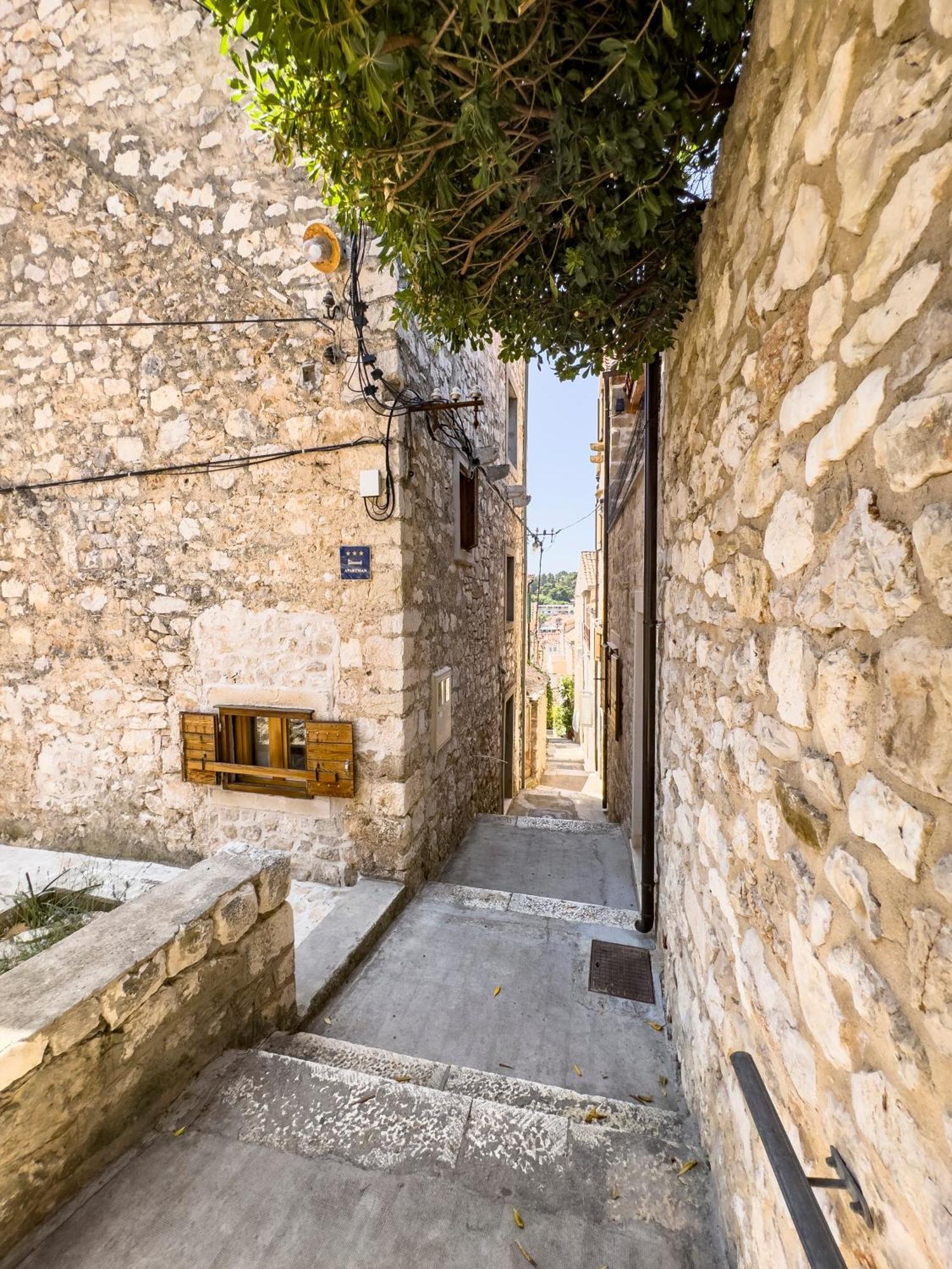 Sunce * Hvar Town